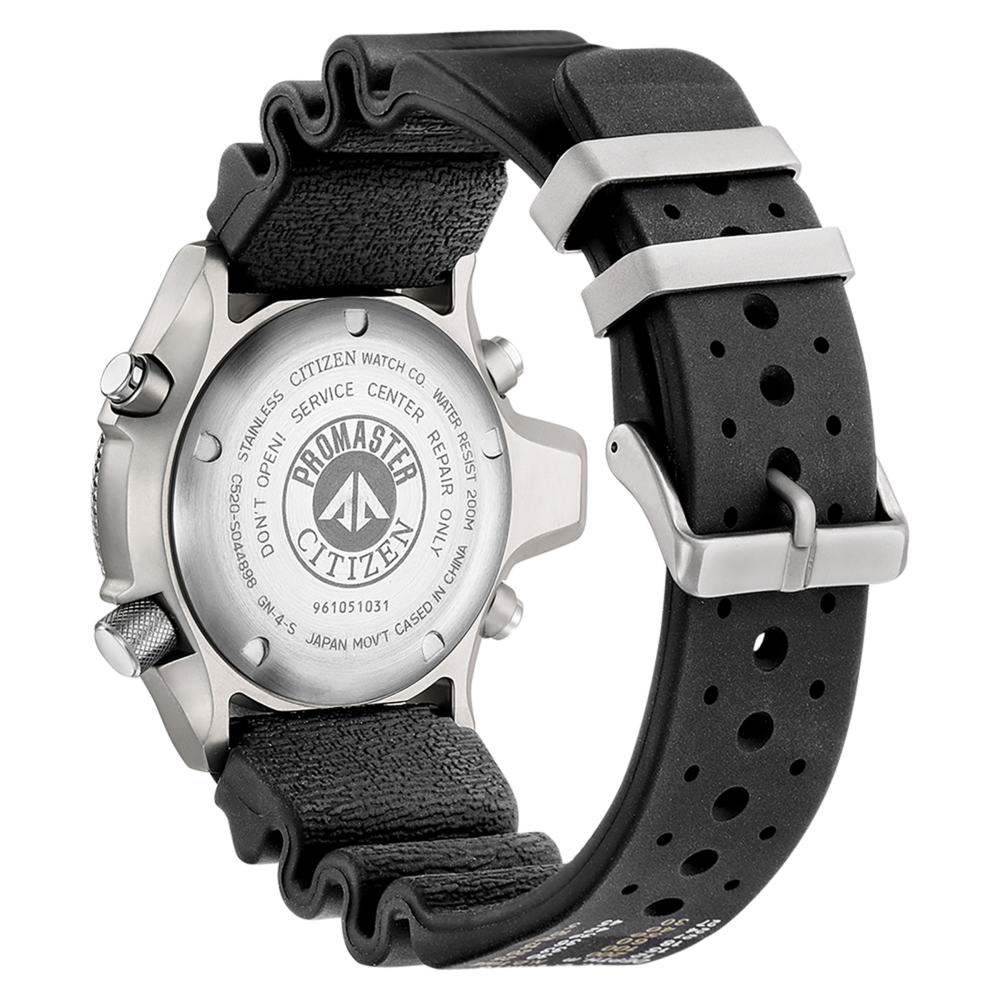 Dos de la montre Citizen Promaster avec texte et détails du bracelet.