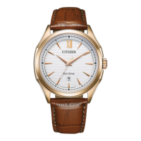 Montre Citizen dorée avec cadran blanc et bracelet en cuir marron.