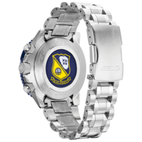 Dos de montre Citizen avec logo Blue Angels et bracelet en métal.