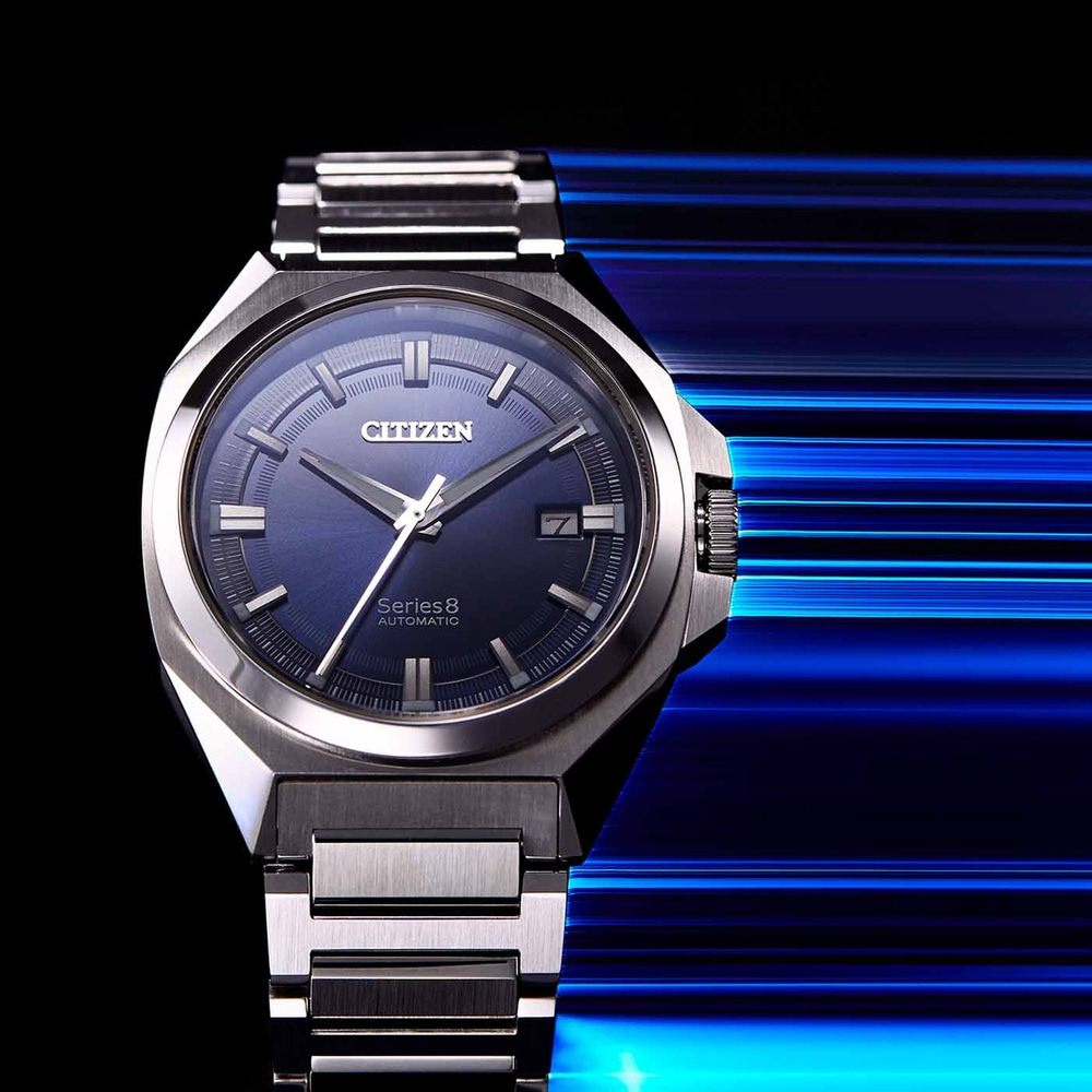 Montre automatique Citizen Series 8 avec cadran bleu et bracelet en métal.