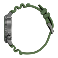 Vue latérale d'une montre verte avec un design de bracelet ondulé unique.