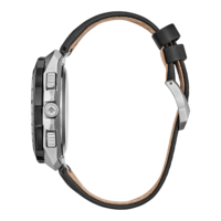 Vue latérale d'une montre argentée avec un bracelet en cuir noir.