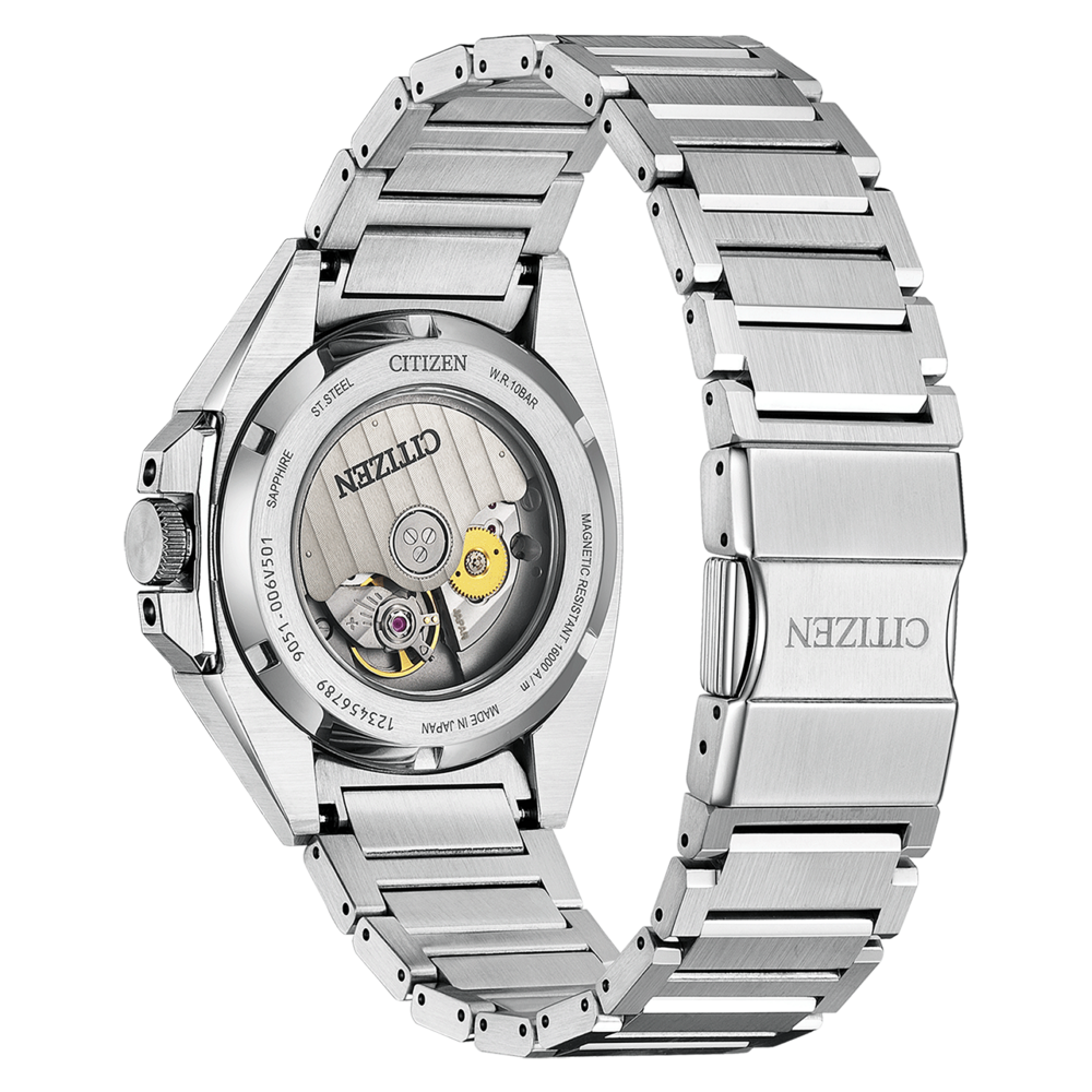 Montre Citizen avec bracelet en acier inoxydable et dos transparent.