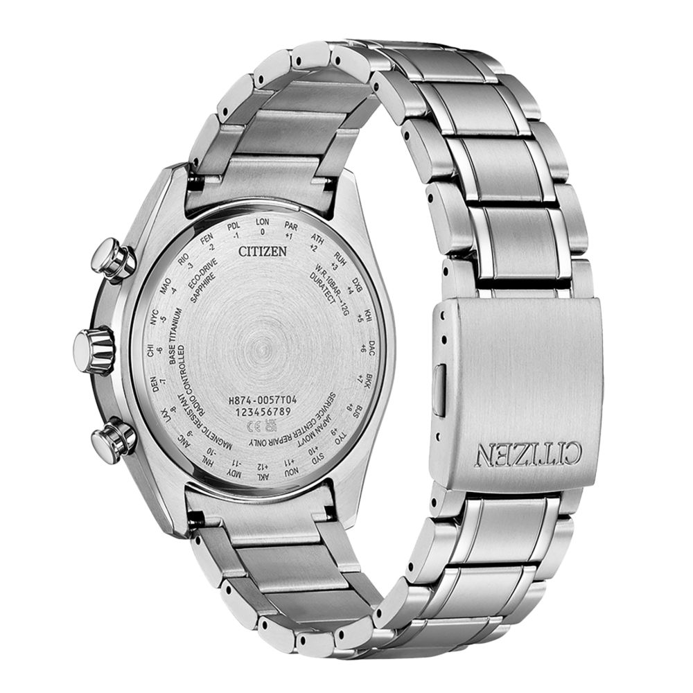 Dos de la montre Citizen avec indications de fuseaux horaires et détails du modèle.