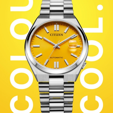 Montre Citizen avec cadran jaune et bracelet argenté sur fond jaune.