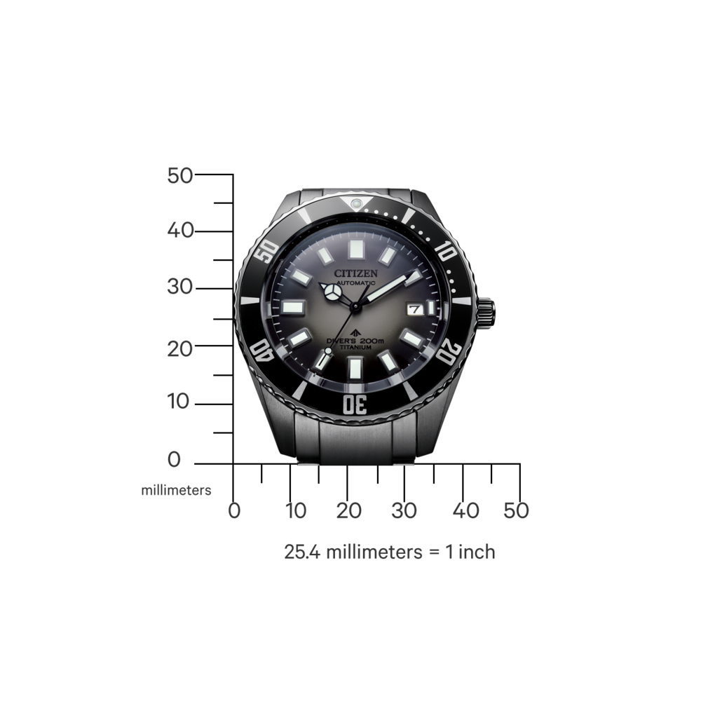 Montre Citizen avec lunette noire et boîtier en titane, mesurant en millimètres.