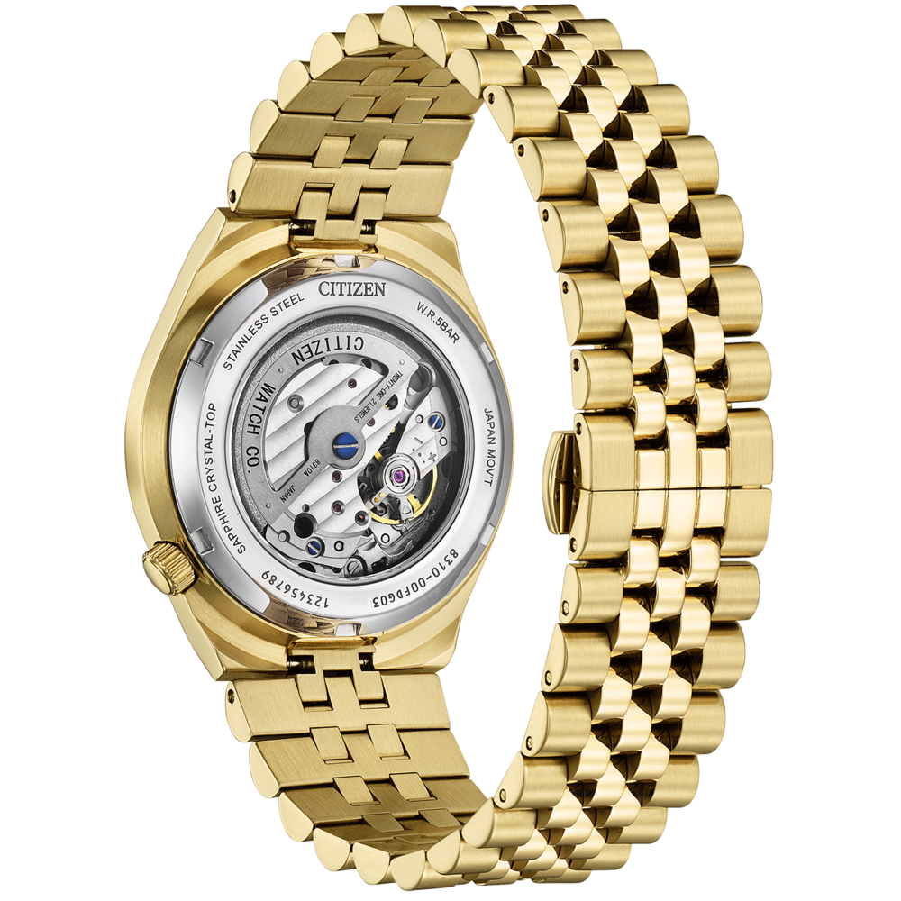 Montre Citizen dorée avec un dos transparent, montrant le mécanisme et le bracelet.