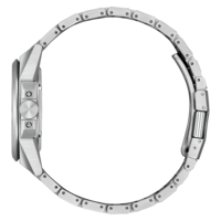 Vue latérale d'une montre argentée avec bracelet en métal, design élégant.