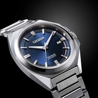 Montre automatique Citizen Series 8 avec cadran bleu et bracelet argenté