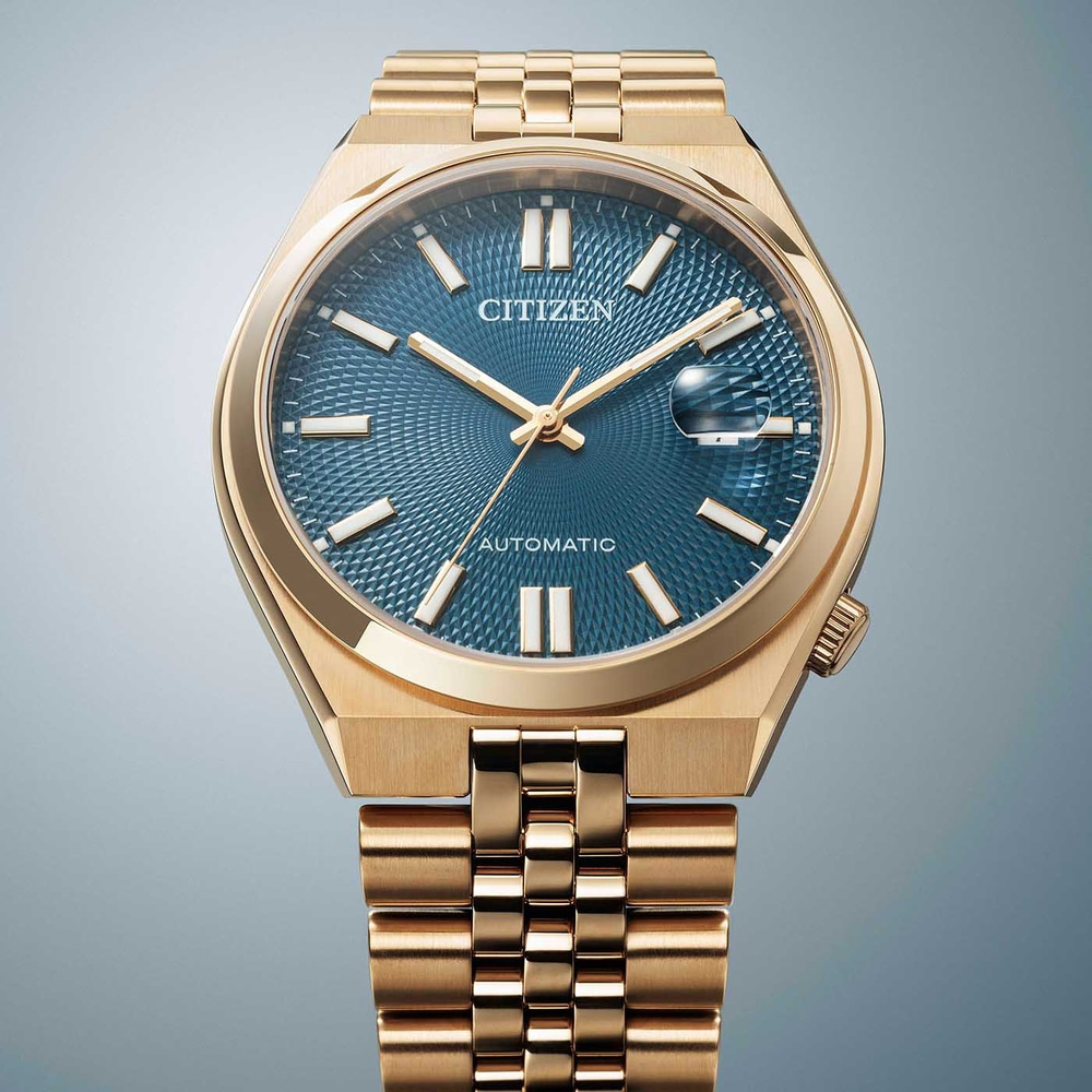 Montre Citizen dorée avec cadran bleu et mouvement automatique, design élégant.