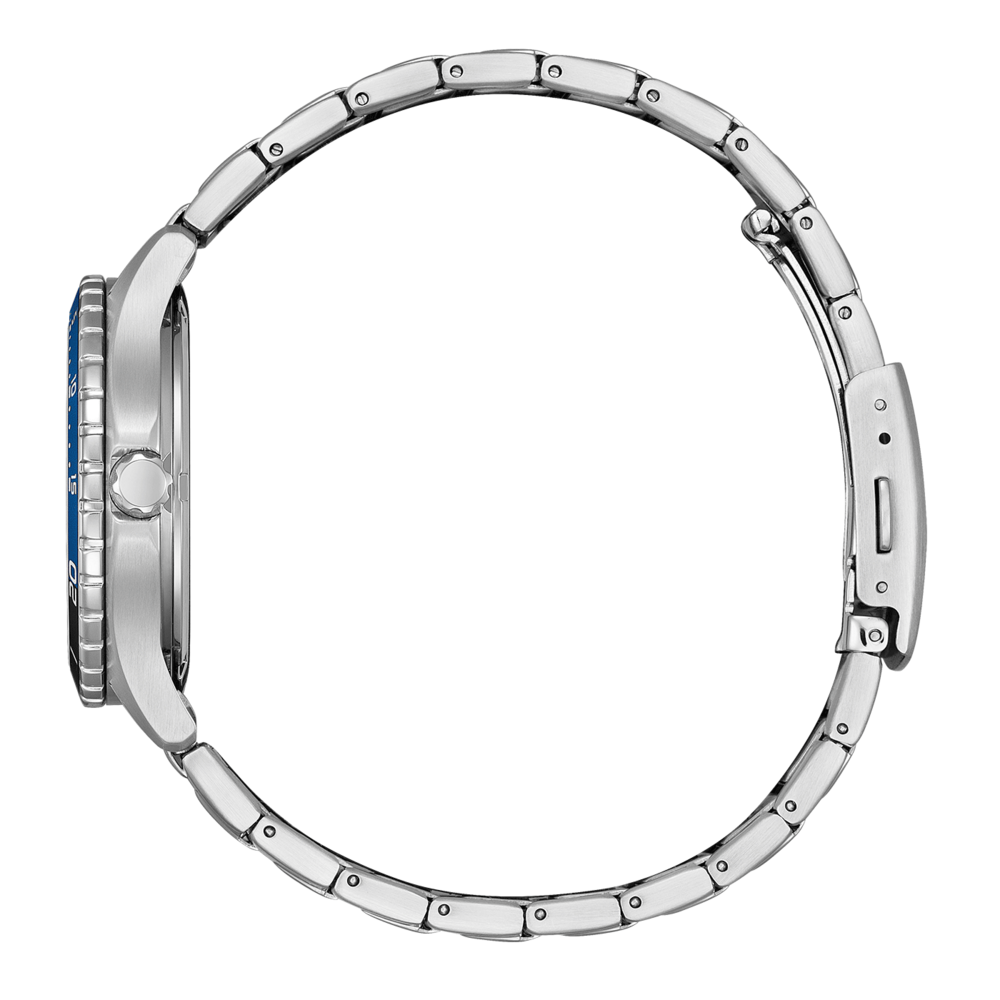 Vue latérale d'une montre argentée avec lunette bleue et bracelet en métal.