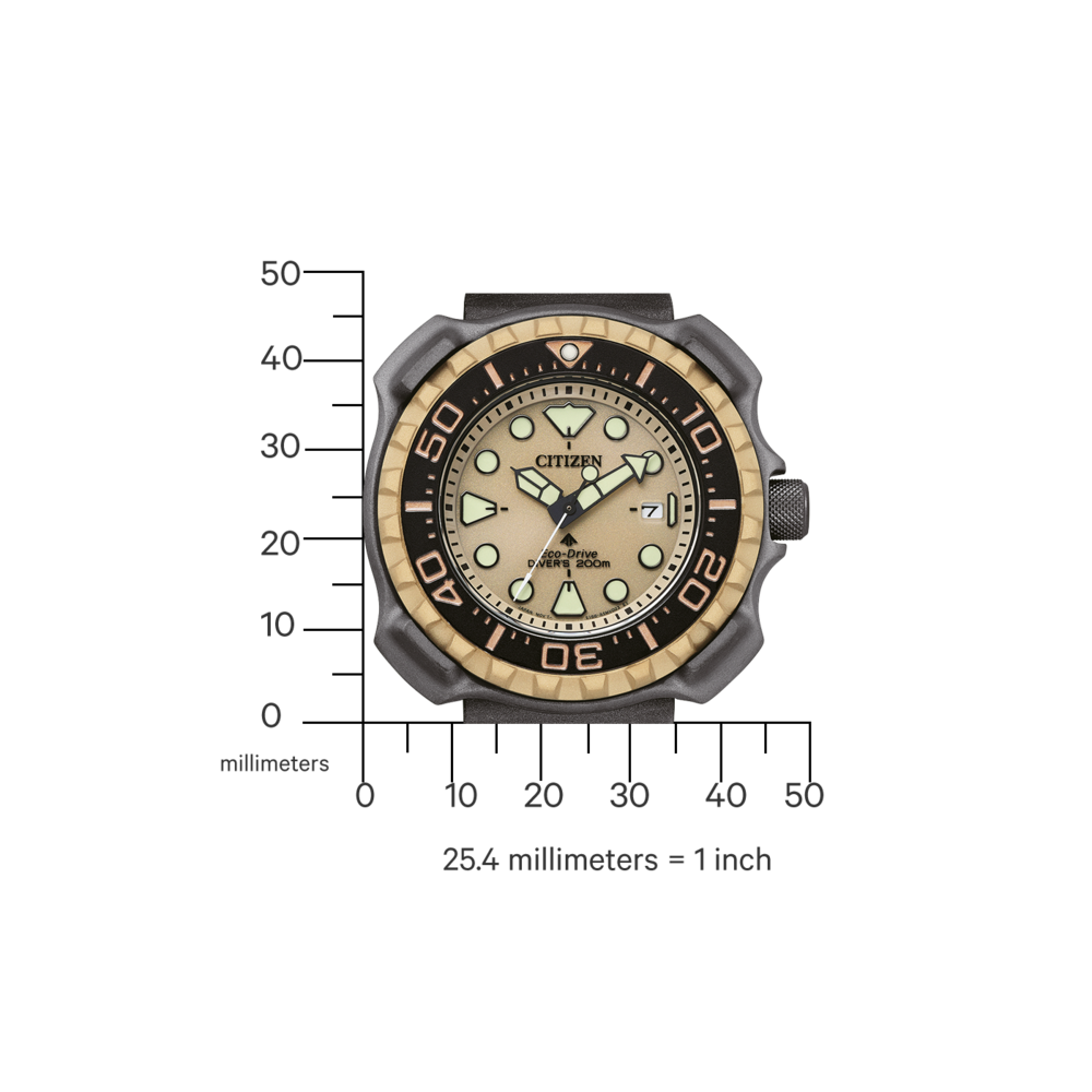 Montre Citizen avec lunette noire et dorée, affichant l'heure.