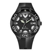 Montre Citizen noire avec bracelet noir et chiffres blancs sur la lunette.