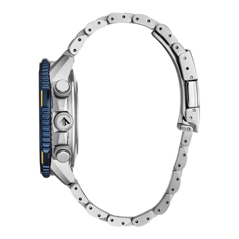 Vue latérale d'une montre argentée avec lunette bleue et jaune et bracelet en métal.