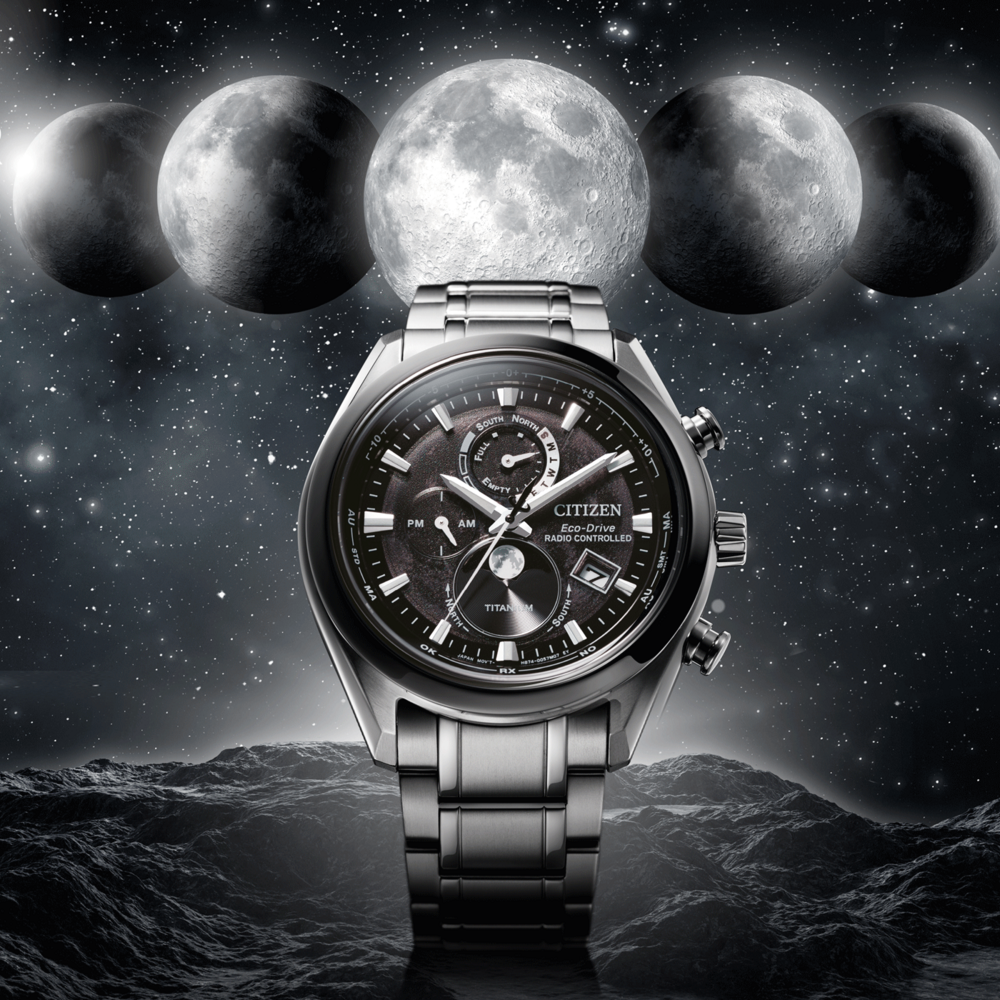 Montre Citizen avec lunes dans l'espace, Eco-Drive, radio-pilotée, titane.