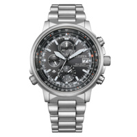 Montre Citizen avec plusieurs cadrans, bracelet argenté et technologie Eco-Drive, affichant l'heure et la date.