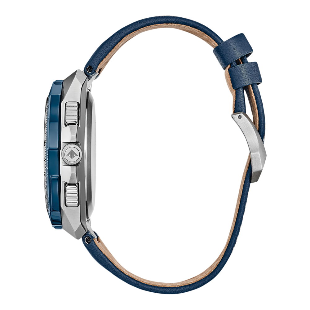 Vue latérale d'une montre bleue avec un bracelet en cuir bleu